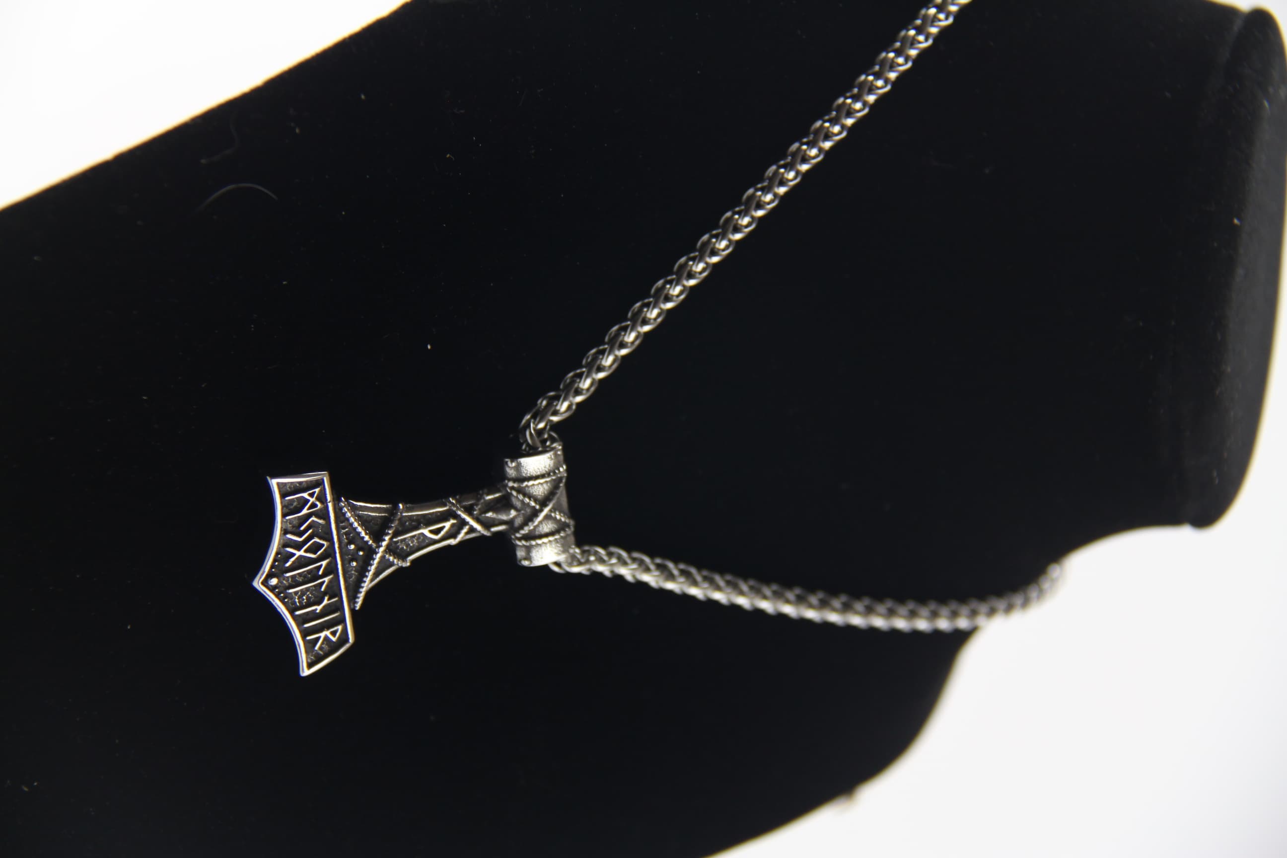 Mjölnir Necklace Detail